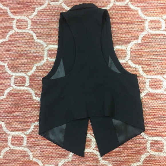 Cabi #692 racerback black vest M (E4) - Picture 4 of 4